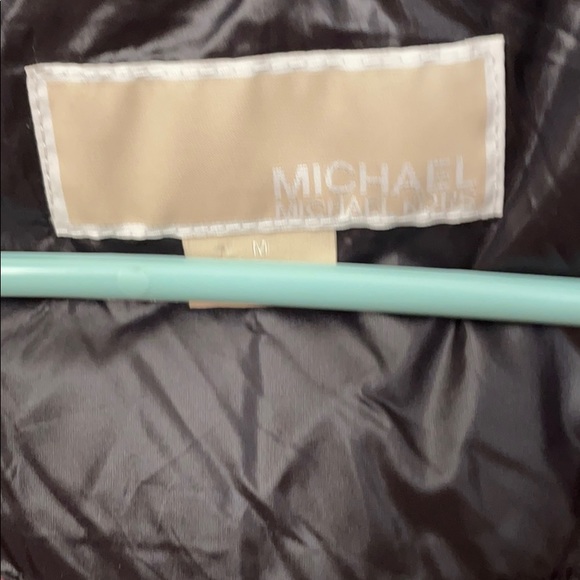 Michale Kors Puffer size medium like new. - Picture 3 of 3